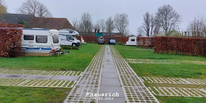 Plaza de aparcamiento para autocaravanas - Alphen am Rhein - Minicamping Zwetzone