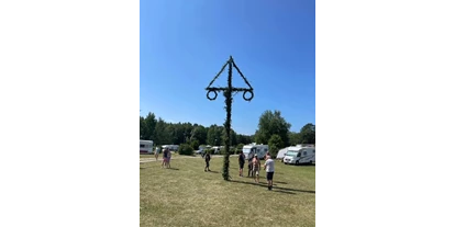 Posto auto camper - Art des Stellplatz: bei Freibad - Svezia - Mid summer celebration - Camp Nygård