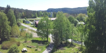RV park - Umgebungsschwerpunkt: See - Överturingen - view   towards   the   entry road - Gillhovs Kursgård - Utbildningscentrum i Gillhov