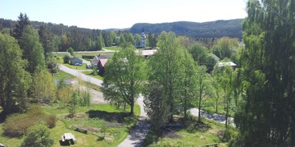Reisemobilstellplatz - Kvarnsjö - view   towards   the   entry road - Gillhovs Kursgård - Utbildningscentrum i Gillhov