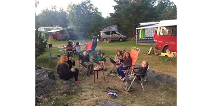 Reisemobilstellplatz - Bademöglichkeit für Hunde - Kalmar - Campingplatz mit seinen Freunden besuchen geht auch. - Blankaholm NaturCamping
