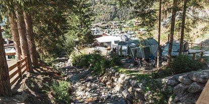 Reisemobilstellplatz - Wohnwagen erlaubt - Ötztal - Bach verläuft durch den Campingplatz - Naturcamping Kuprian
