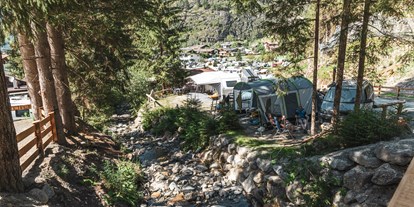 Motorhome parking space - Wohnwagen erlaubt - Tyrol - Bach verläuft durch den Campingplatz - Naturcamping Kuprian