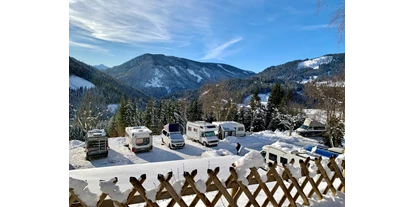 Reisemobilstellplatz - Duschen - Laubichl - Winter - Camping Dachstein