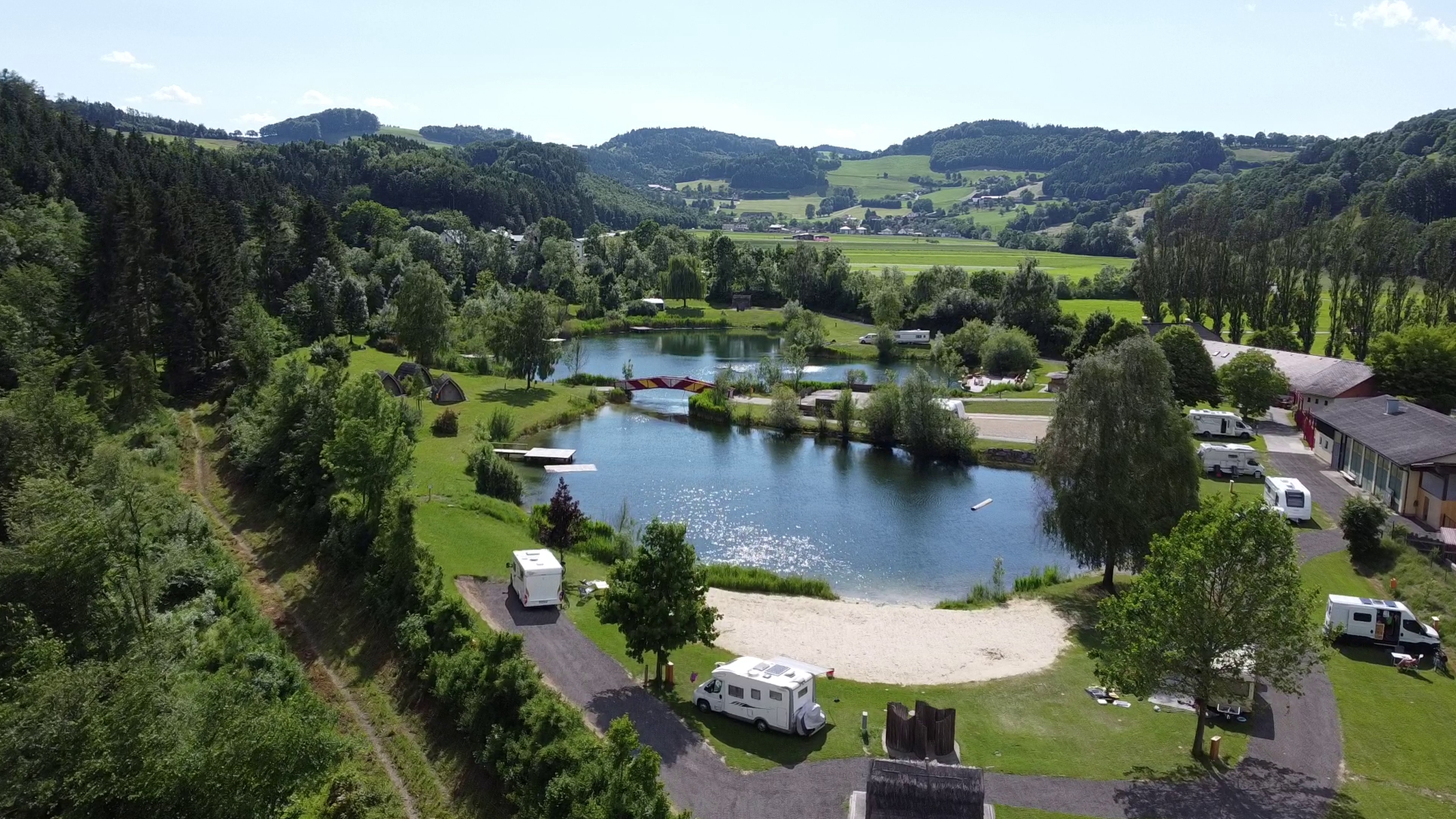 Wohnmobilstellplatz - 28 Stellplätze - direkt am Teichufer - Pielachtal Camping