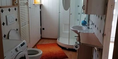 Reisemobilstellplatz - Wohnwagen erlaubt - Unterbäch VS - Dusche und WC - Panoramastelplatz Ried-Brig Wallis