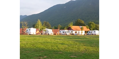 Plaza de aparcamiento para autocaravanas - Stromanschluss - Croacia - Camping Rizvan City