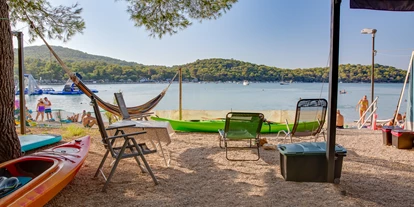 Motorhome parking space - Tennis - Dalmatia - platz - Camping Jezera Lovišća Village