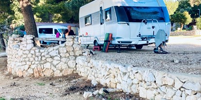 Motorhome parking space - Kolan - Terrasse  - Camping Šimuni