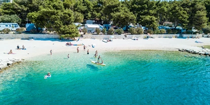 Posto auto camper - öffentliche Verkehrsmittel - Croazia - Camping Rožac