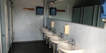 Parkeerplaats voor camper - Toiletten für Frauen - Napapiirin Saarituvat