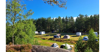 Reisemobilstellplatz - Umgebungsschwerpunkt: Fluss - Øvrebø - Das große Feld, auf dem jeder seinen Platz frei wählen kann - Kilefjorden Camping