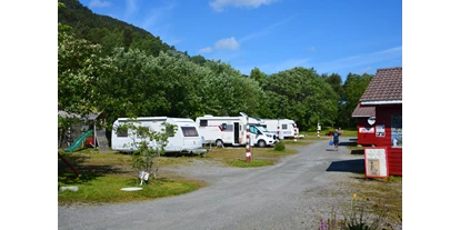 Parkeerplaats voor camper - Stromanschluss - Urangsvåg - Langenuen Motel & Camping