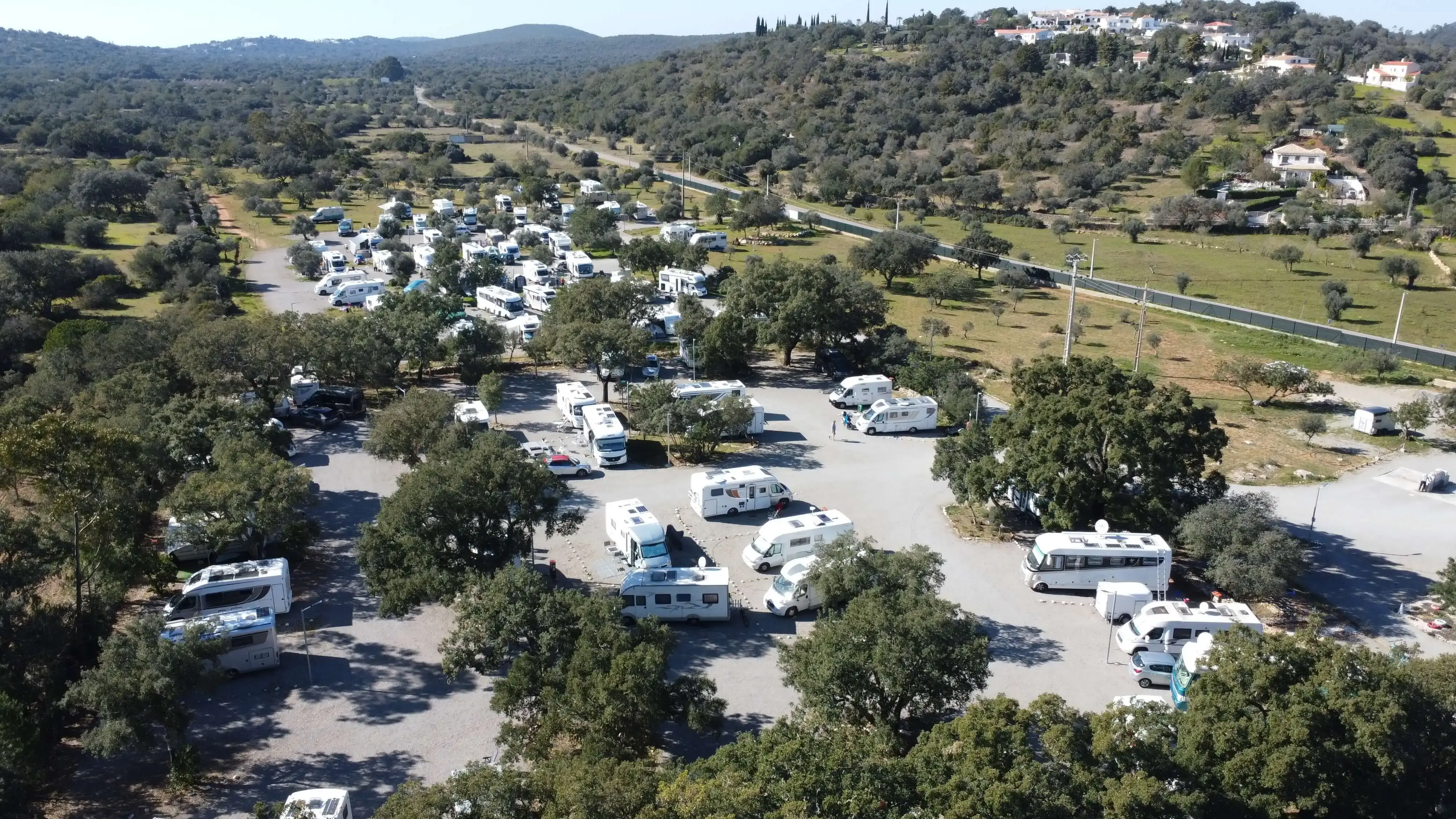 aire de camping-car - Drove view over Motorhome Ecopark - Wohnmobil-Ökopark São Brás de Alportel