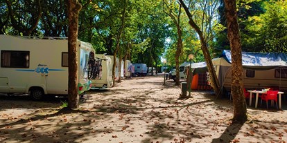 Reisemobilstellplatz - Art des Stellplatz: vor Campingplatz - Portugal - Parque de campismo da Penha