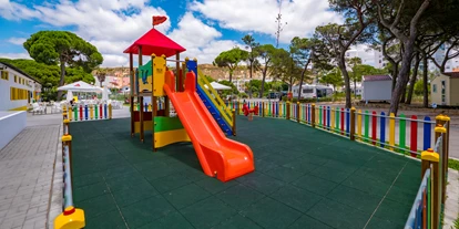 Reisemobilstellplatz - Spielplatz - Facho de Azoia - Orbitur Costa de Caparica