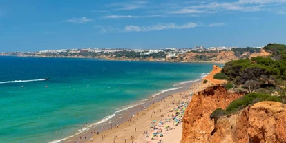 Reisemobilstellplatz - WLAN: am ganzen Platz vorhanden - Olhos de Água - Praia da Falesia 400m - Algarve Motorhome Park Falésia