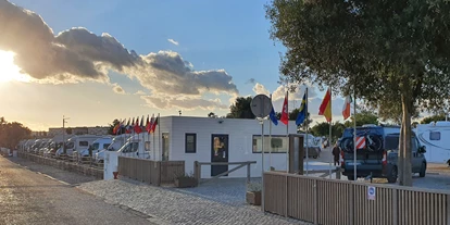 Plaza de aparcamiento para autocaravanas - Art des Stellplatz: eigenständiger Stellplatz - Portugal - Algarve Motorhome Park Tavira - Algarve Motorhome Park Tavira