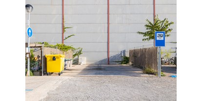 Motorhome parking space - Tennis - Comunidad Valenciana - Nomadic Valencia Camping Car