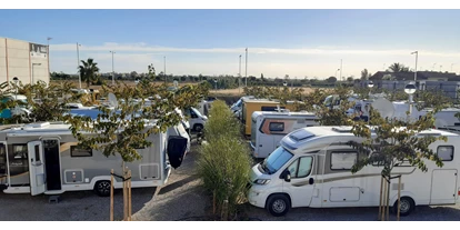 Parkeerplaats voor camper - Hallenbad - Spanje - Nomadic Valencia Camping Car