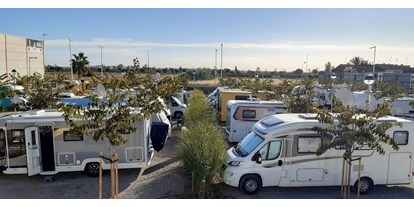 Motorhome parking space - Tennis - Comunidad Valenciana - Nomadic Valencia Camping Car
