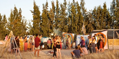 Parkeerplaats voor camper - Duschen - Spanje - Global Tribe Eco-Campsite