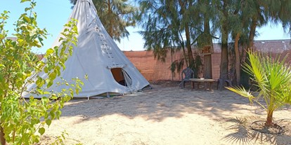 Motorhome parking space - WLAN: nur um die Rezeption vorhanden - Andalusia - Global Tribe Eco-Campsite