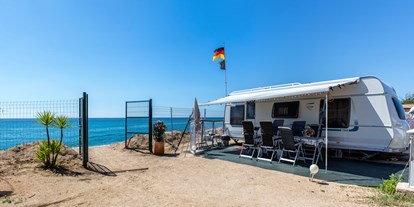 Motorhome parking space - Swimmingpool - Catalonia - Camping El Pinar