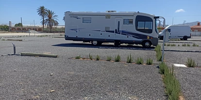 Reisemobilstellplatz - Duschen - Almería - Parcelas - Camper Área Cabo de Gata