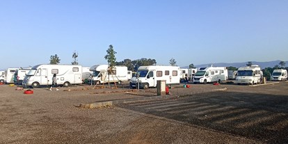 Motorhome parking space - CABO DE GATA NIJAR, LOS ALBARICOQUES - Camper Área Cabo de Gata