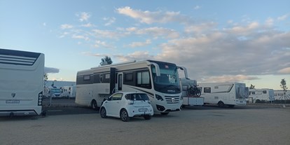 Reisemobilstellplatz - SUP Möglichkeit - CABO DE GATA NIJAR, LOS ALBARICOQUES - Camper Área Cabo de Gata