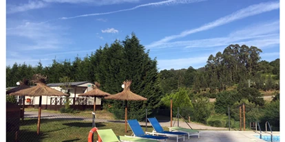 Plaza de aparcamiento para autocaravanas - WLAN: nur um die Rezeption vorhanden - Galicia - Schwimmbad - Camping Maceira