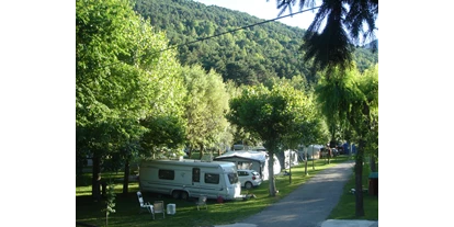 Plaza de aparcamiento para autocaravanas - Lleida - Camping la Mola
