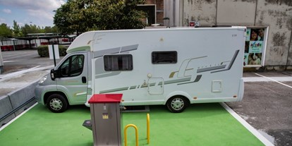 Motorhome parking space - WLAN: am ganzen Platz vorhanden - Pyrénées-Atlantiques - Autocaravan Park Jaizubia