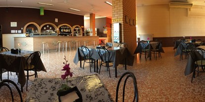 Motorhome parking space - Badestrand - Comunidad Valenciana - Restaurant, daily bread, take away, pizzas.  - Camping Los Naranjos