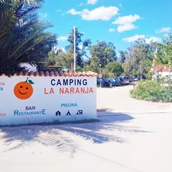 Espacio de estacionamiento para vehículos recreativos - Camping la Naranja
