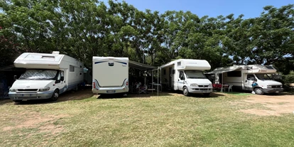 Plaza de aparcamiento para autocaravanas - Wohnwagen erlaubt - Sicilia - Camping Flintstones Park