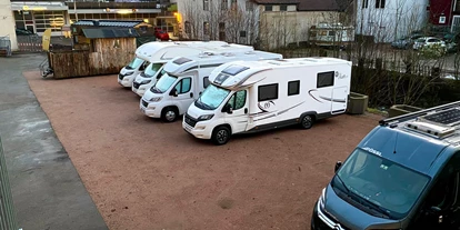 Place de parking pour camping-car - WLAN: nur um die Rezeption vorhanden - Hüfingen - daHeim Triberg