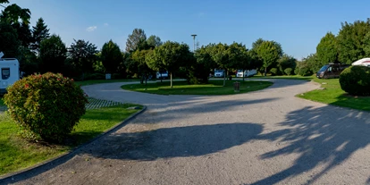 Parkeerplaats voor camper - öffentliche Verkehrsmittel - Hedwigenkoog - Wohnmobilstellplatz Heide