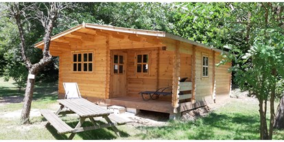 Reisemobilstellplatz - Stromanschluss - Rhône-Alpes - Ranch-Chalet für 5/7 Personen, mit Badezimmer - Camping Le Viaduc