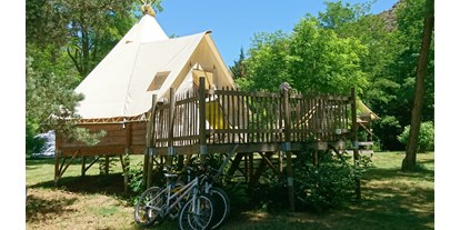 Motorhome parking space - WLAN: nur um die Rezeption vorhanden - Ardèche - Tipi-Lodge für 4 Personen - Camping Le Viaduc