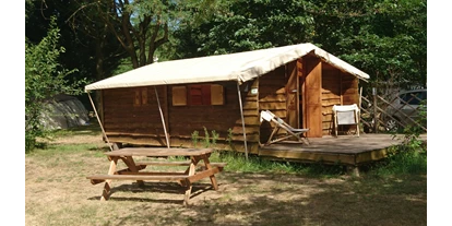 Reisemobilstellplatz - Radweg - La Voulte-sur-Rhône - die Trapperhütte für 4 Personen - Camping Le Viaduc