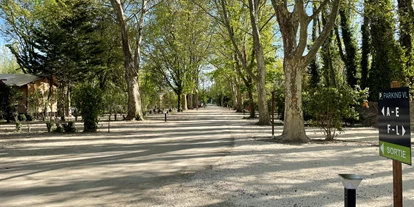Plaza de aparcamiento para autocaravanas - Saint-Rémy-de-Provence - Camping les 2 Rhône