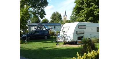 Parkeerplaats voor camper - Radweg - Frankrijk - Grass pitch for motorhomes, caravaners and tents with electricity, water acess and grey waters - Camping de la Sensée