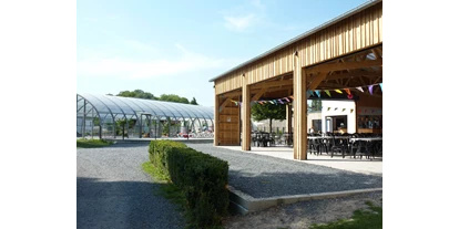 Parkeerplaats voor camper - Frankrijk - Bar/snack and pool area - Camping de la Sensée