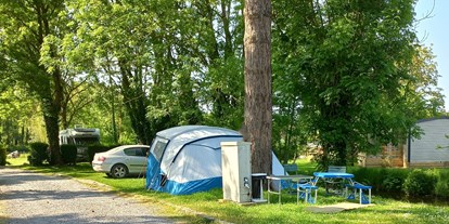 Reisemobilstellplatz - Wohnwagen erlaubt - Frankreich - Grass pitch for tents along the river - Camping de la Sensée