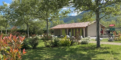 Reisemobilstellplatz - WLAN: nur um die Rezeption vorhanden - Provence-Alpes-Côte d'Azur - Stellplatz Camping und Sanitär - Camping Les Myotis