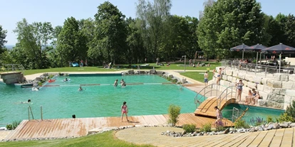 Parkeerplaats voor camper - öffentliche Verkehrsmittel - Krauchenwies - Neues Naturbad mit Rusche und Sprungturm - Campinggarten Leibertingen