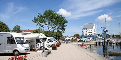 Motorhome parking space - öffentliche Verkehrsmittel - Fockbek - Wohnmobilstellplatz am Schleswiger Stadthafen - Stellplatz am Schleswiger Stadthafen