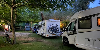 Place de parking pour camping-car - Bosnie-Herzégovine - River camp Aganovac May 2022. - River camp Aganovac